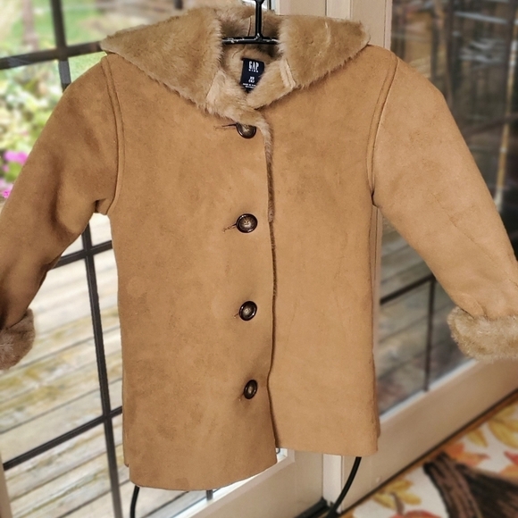 Gap Kids Unisex Faux Fur & Suede Hooded Button-Down Sz XS (4) Coat Jacket - Picture 4 of 13